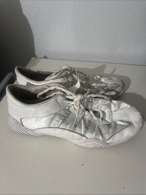 Nfinity Women’s Evolution Cheer Shoes Size 9 White